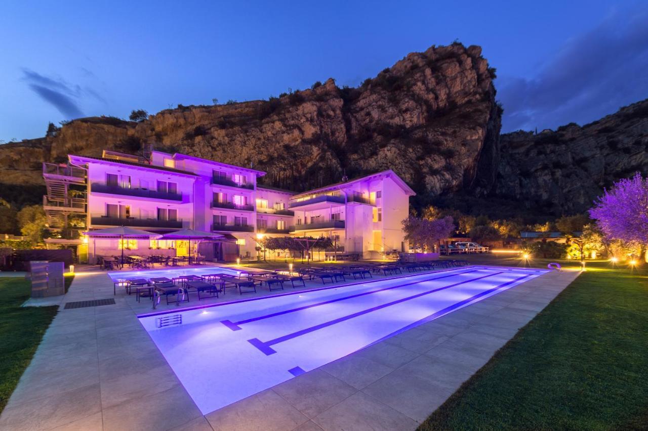 Aktivhotel Santalucia Torbole Sul Garda Ngoại thất bức ảnh