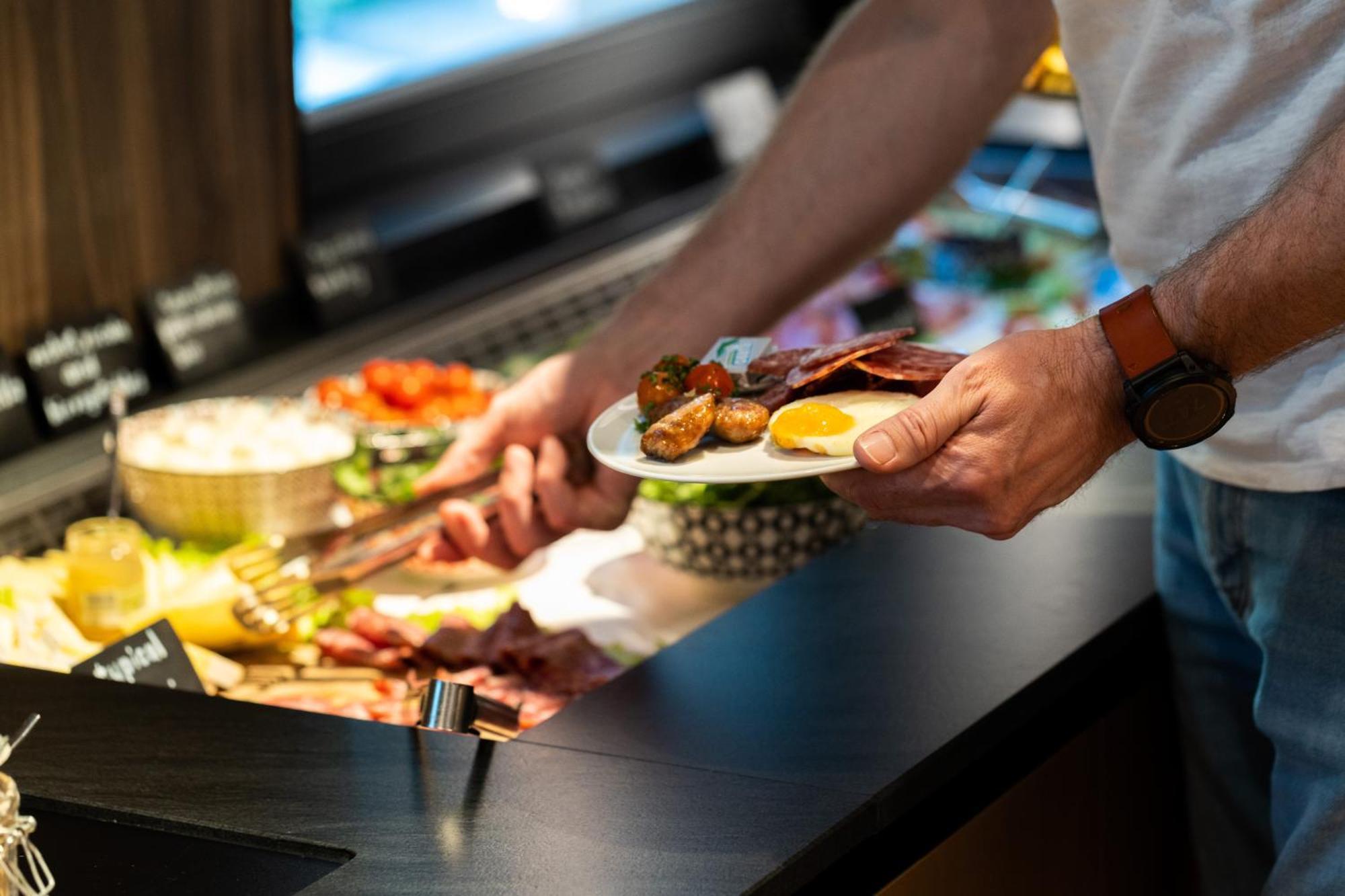 Aktivhotel Santalucia Torbole Sul Garda Ngoại thất bức ảnh