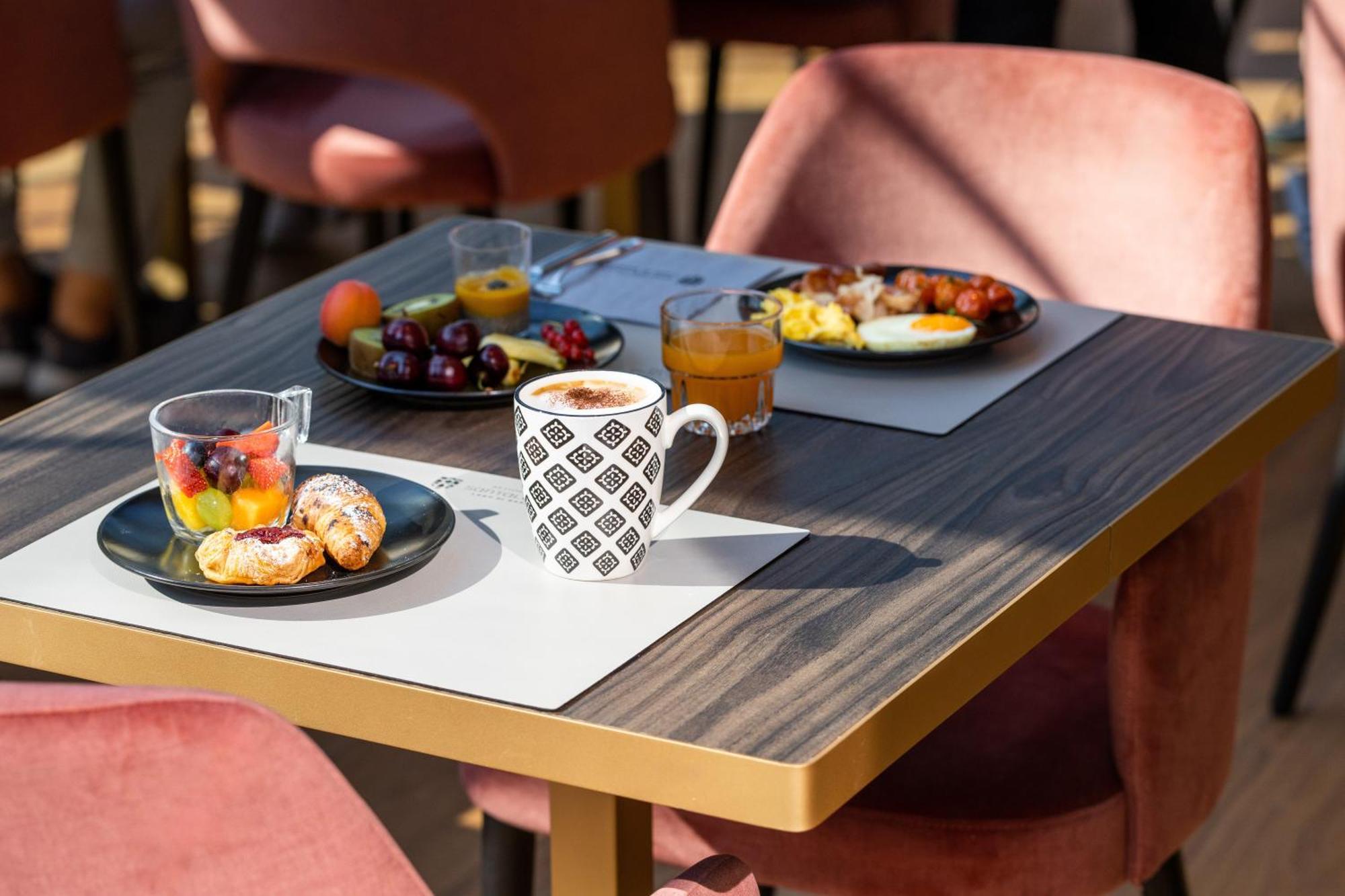 Aktivhotel Santalucia Torbole Sul Garda Ngoại thất bức ảnh