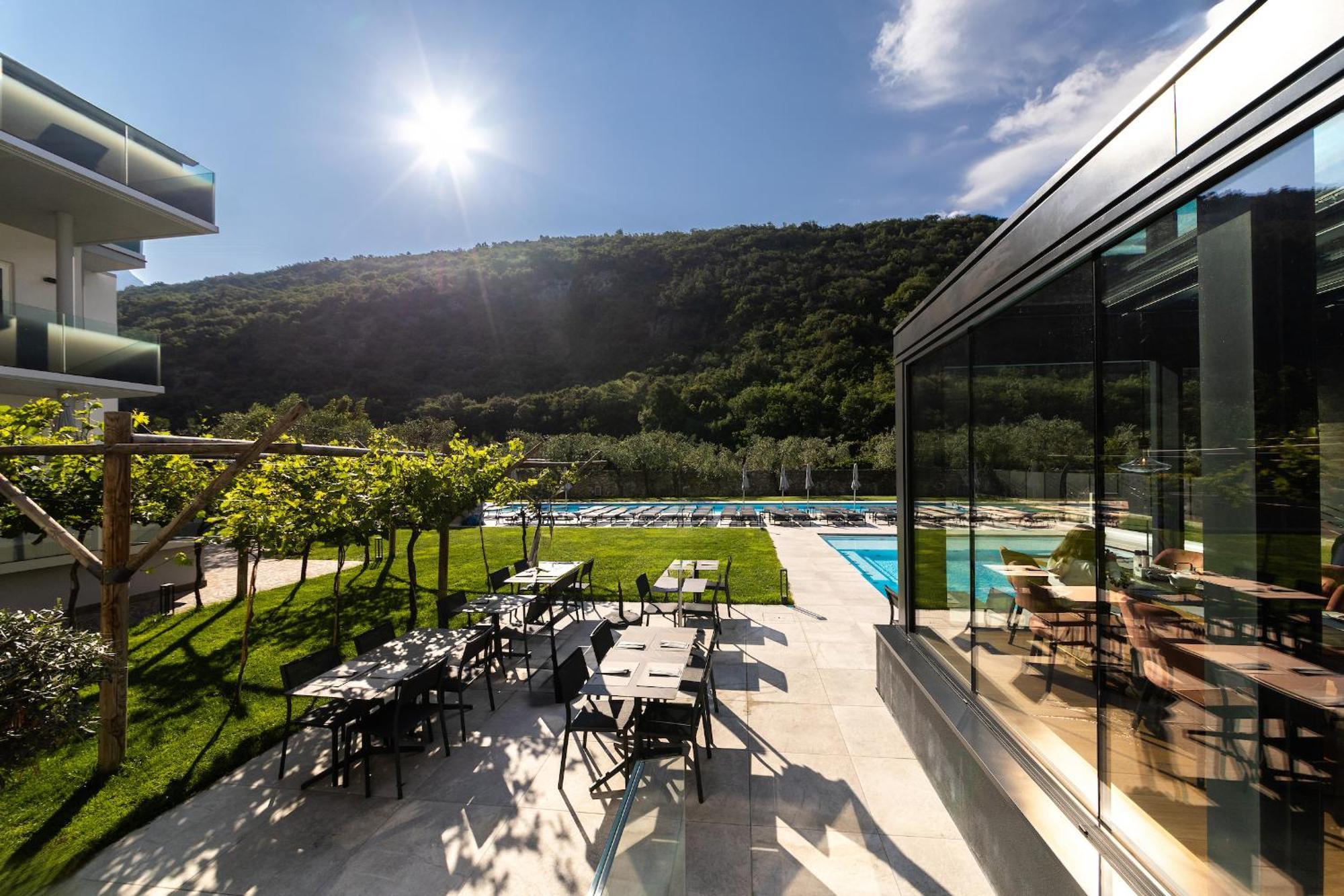 Aktivhotel Santalucia Torbole Sul Garda Ngoại thất bức ảnh