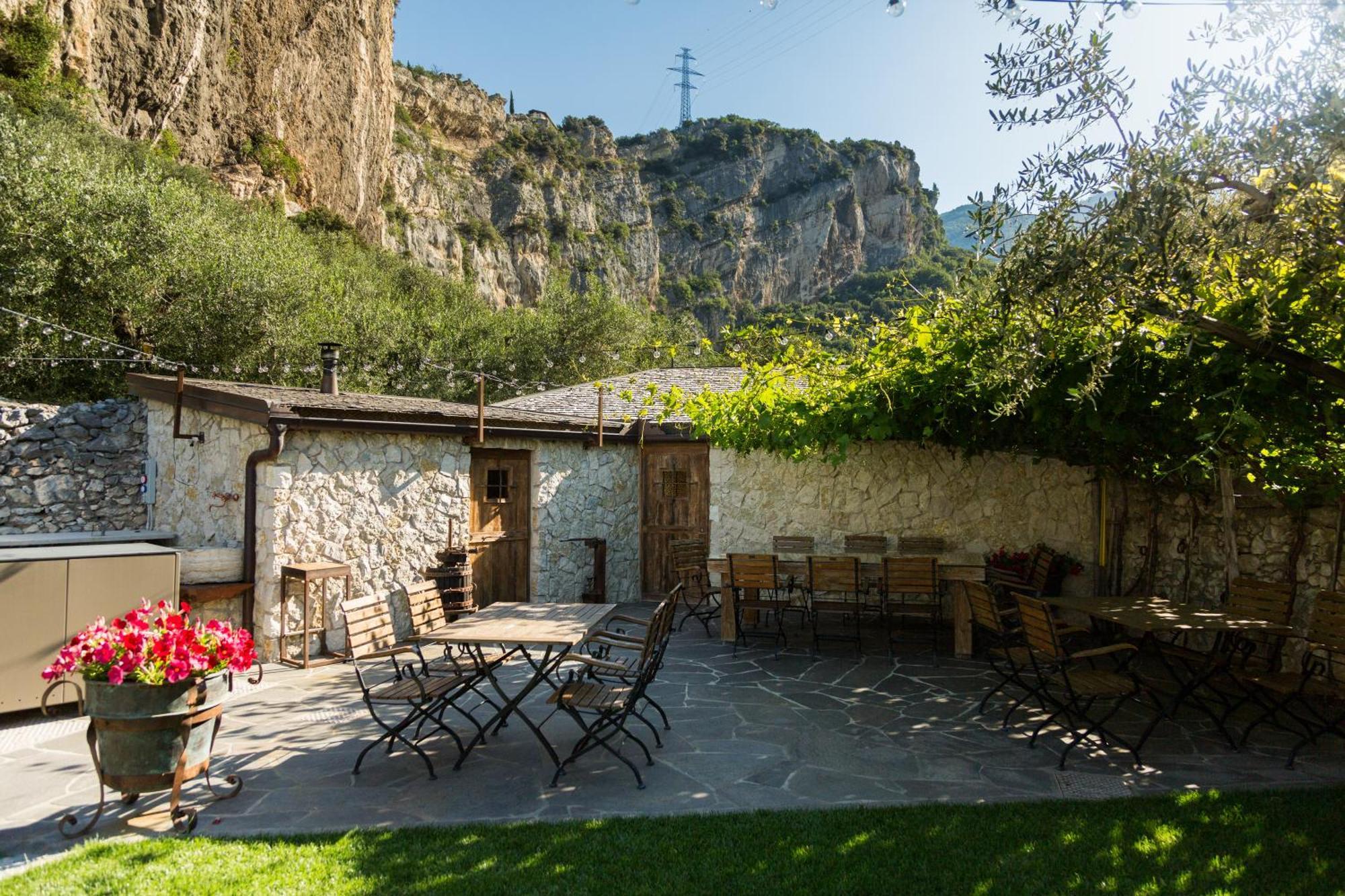 Aktivhotel Santalucia Torbole Sul Garda Ngoại thất bức ảnh