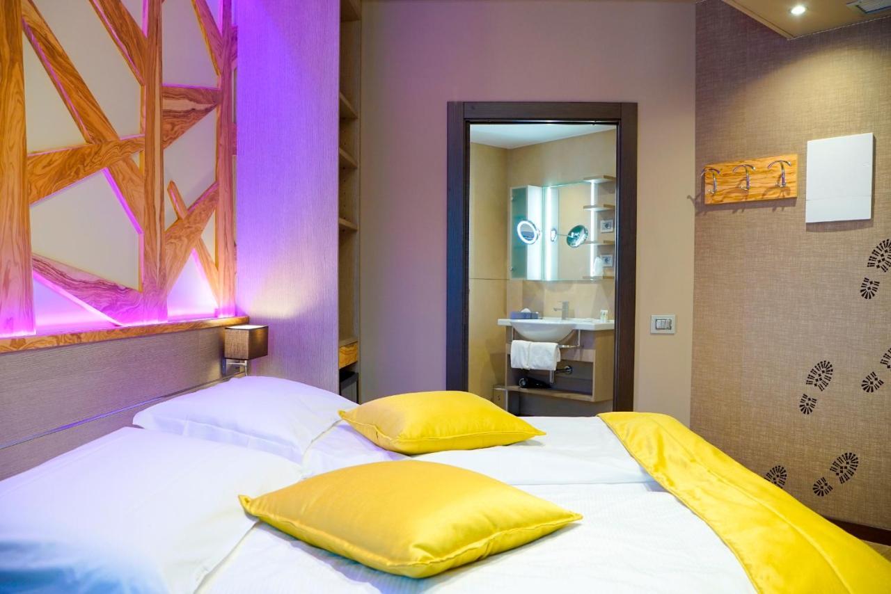 Aktivhotel Santalucia Torbole Sul Garda Ngoại thất bức ảnh
