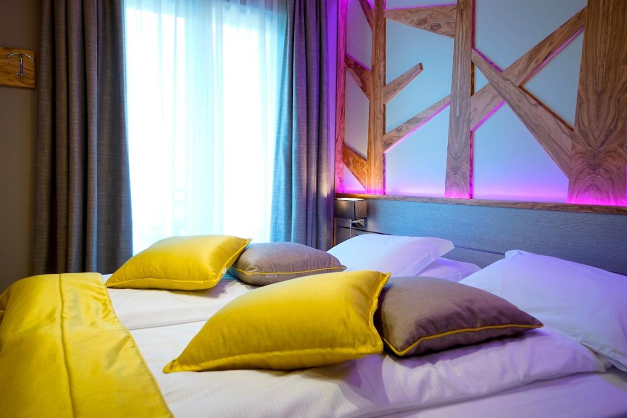 Aktivhotel Santalucia Torbole Sul Garda Ngoại thất bức ảnh